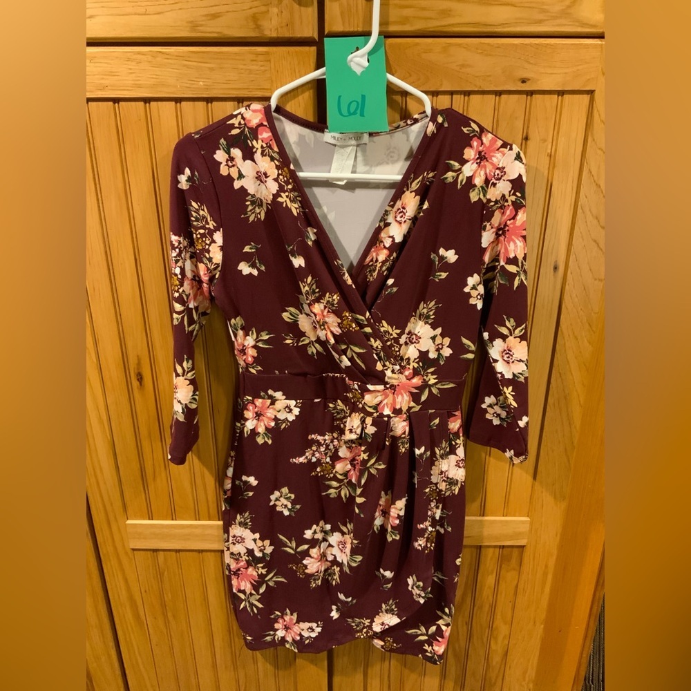 Chic Floral Mini Dress in Burgundy and Pink